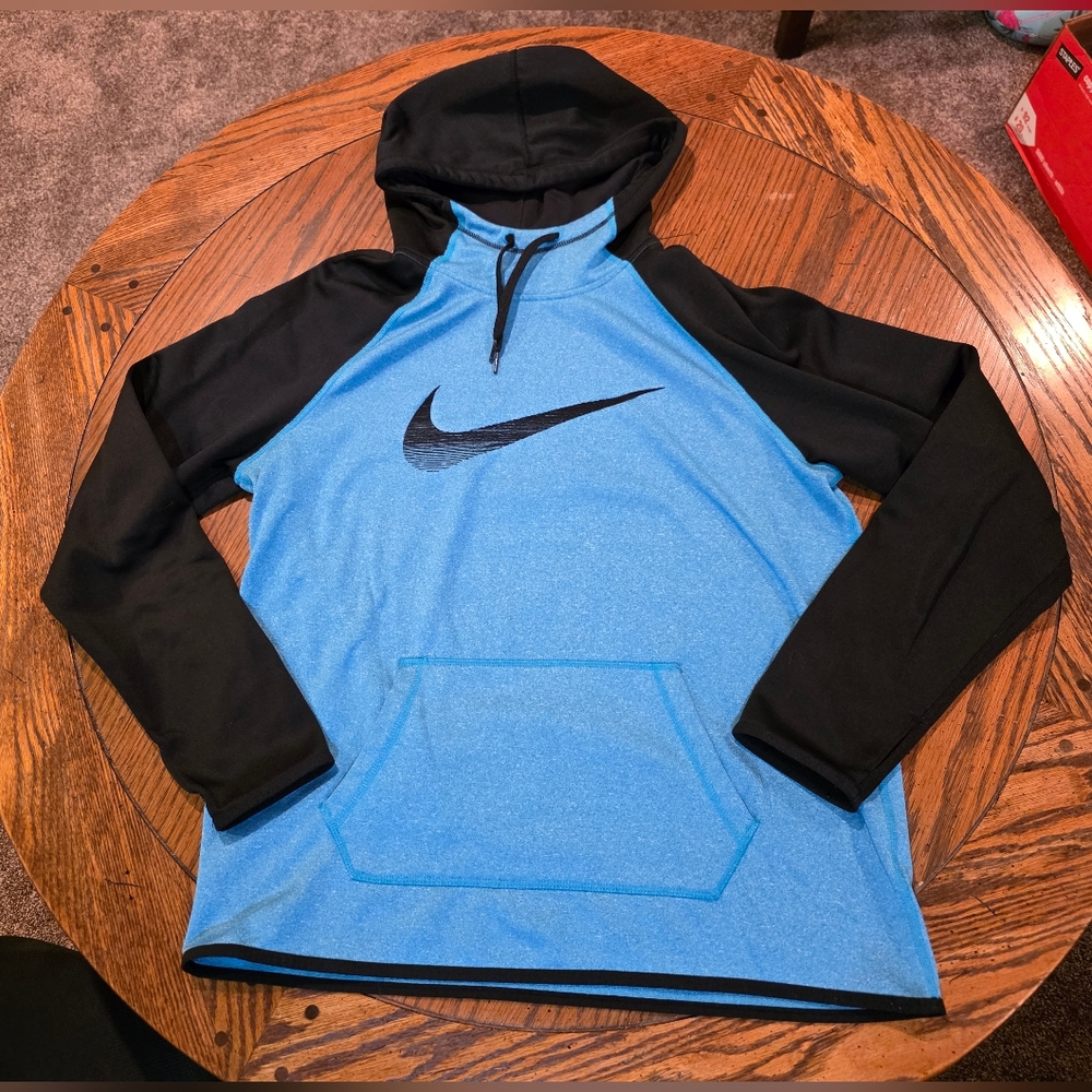 blue large nike sweatshirt